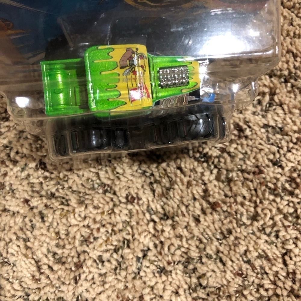 Hot Wheels Monster Trucks - Snack Pack HW Pizza Co. Truck - 1:64 Scale - NEW! - Picture 6 of 6